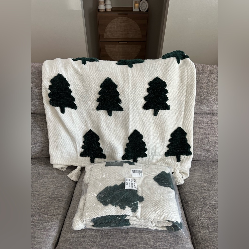 Balsam & Fir Co Darn Green Tree oversized decorative throw 50”x70” New in Bag
